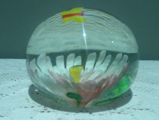 Large vintage paperweight with flower & butterfly - Image 2