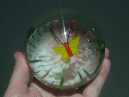 Large vintage paperweight with flower & butterfly - Image 3