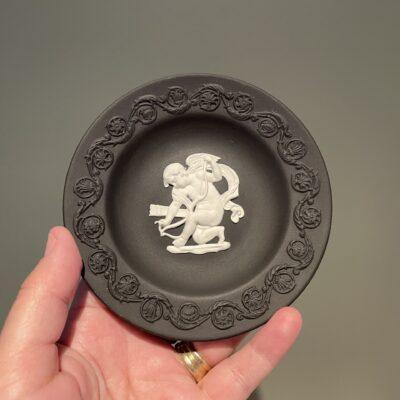 Lovely Wedgwood Jasperware Black Basalt Trinket Dish - Cupid Stringing His Bow