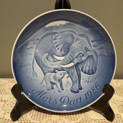 Bing And Grondahl Mothers Day Plate 1986 - Elephant And Calf