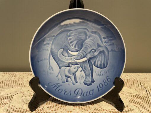 Bing And Grondahl Mothers Day Plate 1986 - Elephant And Calf