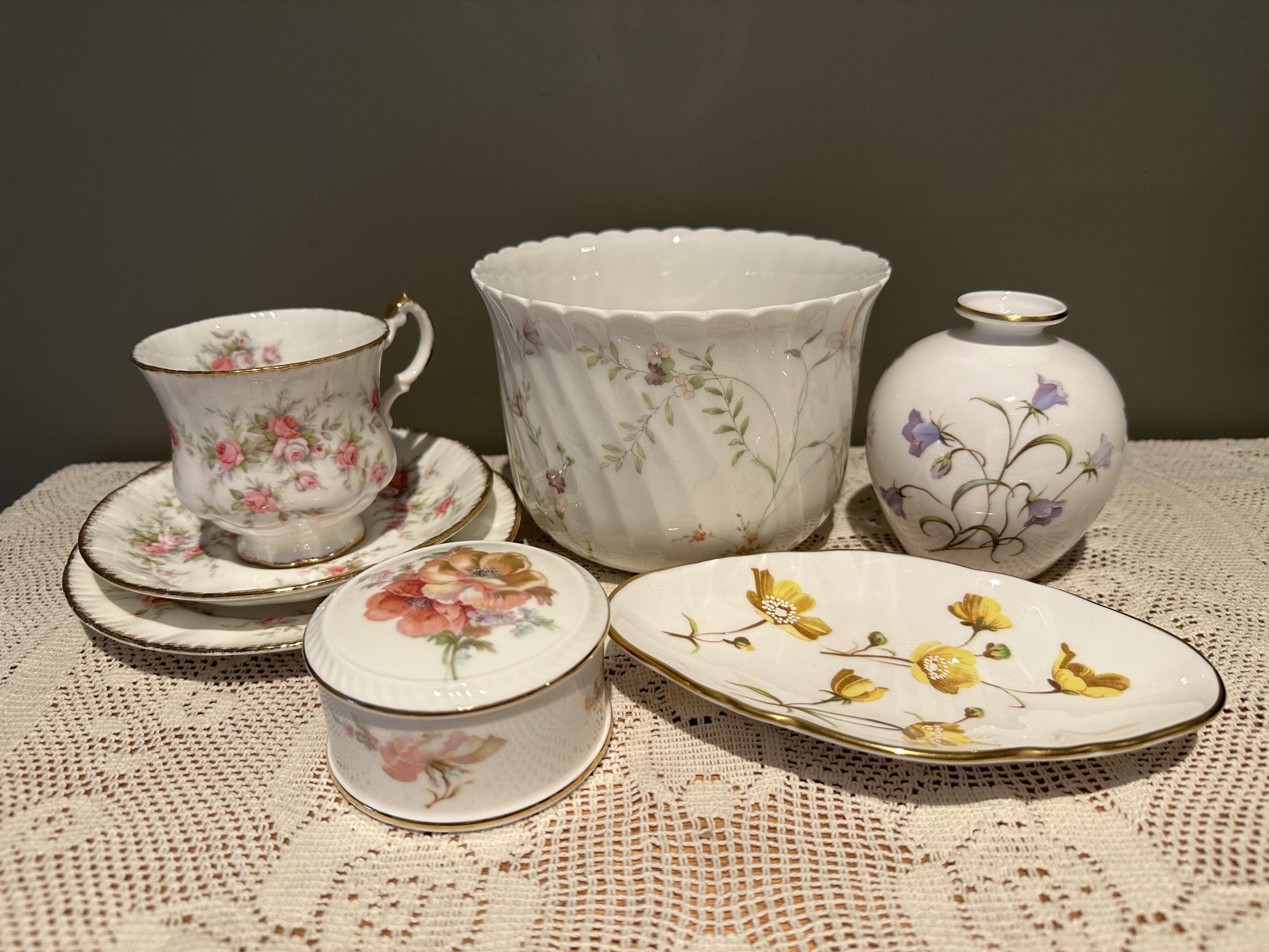 Sneak Peek For The Week – Wedgwood Jardiniere, Spode Posy Vase And Trinket Tray, Paragon Trio, And An English Trinket Box
