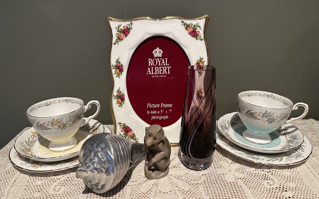 Sneak Peek For The Week – Cast Aluminium Shell, Royal Albert Photo Frame, Royal Tuscan Harlequin Trio’s, Bing And Grondahl Monkey Figurine, Caithness Vase