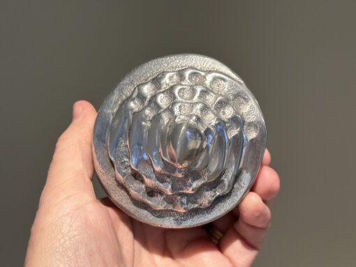 Lovely Large Cast Aluminium Seashell Figurine - Image 4