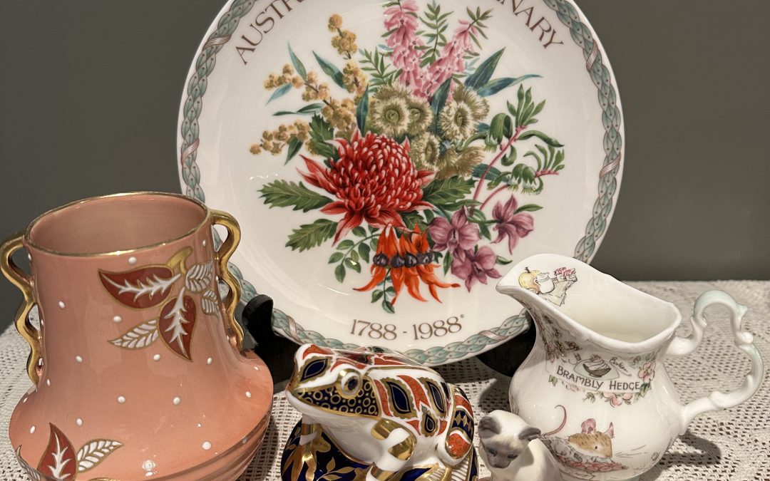 Sneak Peek For The Week – Royal Albert Australian Bicentenary State Flowers Plate, Carlton Ware Art Deco Vase, Royal Doulton Brambly Hedge Afternoon Tea Creamer, Halcyon Days Siamese Kitten Bombonniere, Royal Crown Derby Large Imari Frog Paperweight