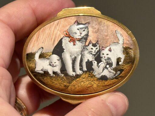 Halcyon Days Smithsonian Trinket / Pill / Bonbonierre - Mother Cat With Kittens - Image 2
