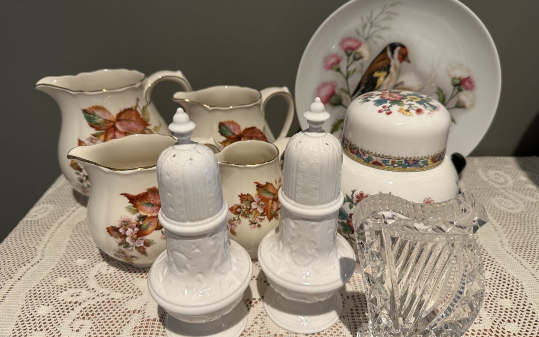 Sneak Peek For The Week – Royal Doulton Graduated Jugs, Waterford Crystal Harp Figurine, Kaiser Gold Finch Display Plate, Crown Staffordshire Surrey Collection Salt And Pepper Set, Coalport Ming Rose Ginger Jar
