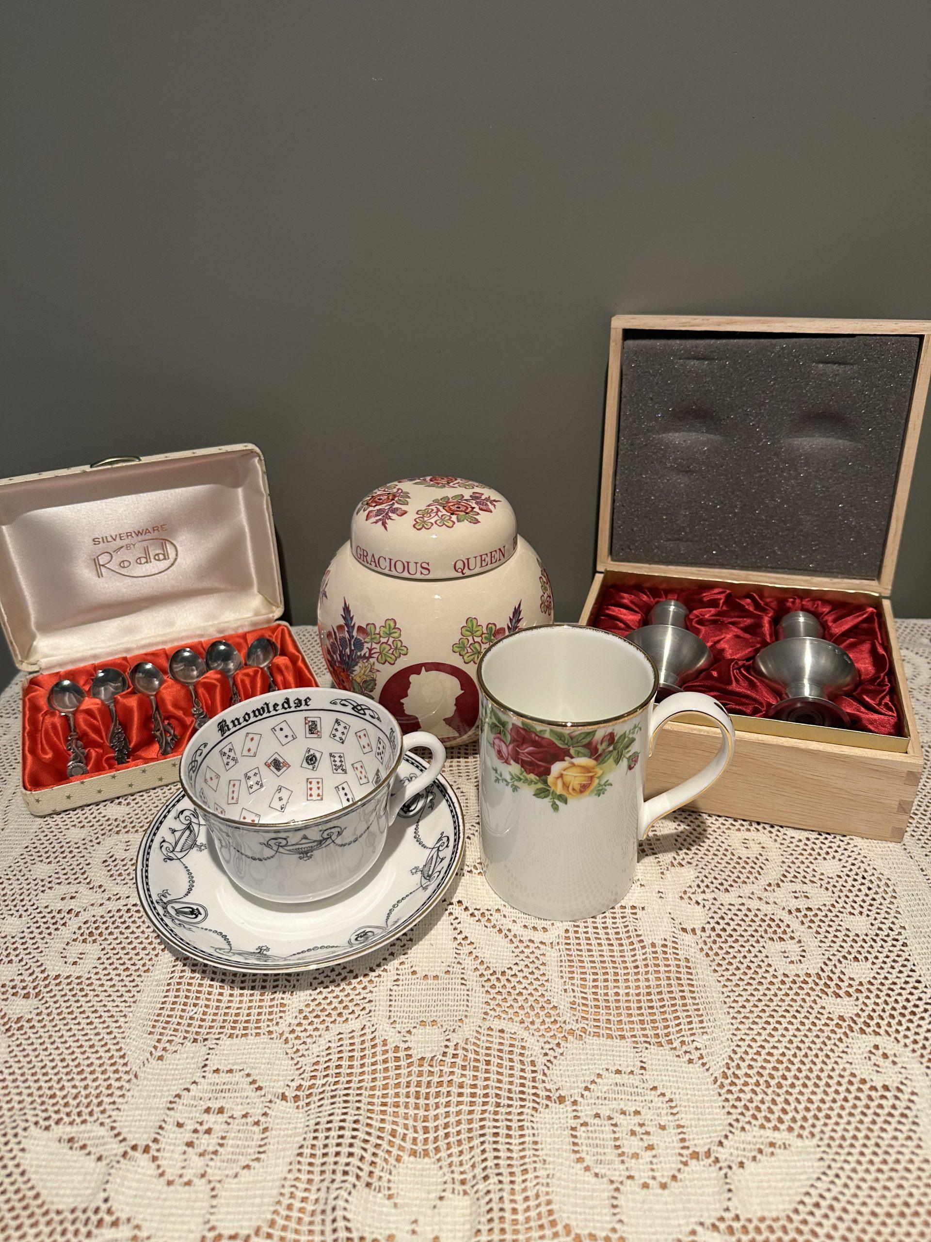 Sneak Peek For The Week – Rodd Silver Plated Coffee Spoons, Selangor Pewter Boxed Salt And Pepper Set, Royal Albert Old Country Roses Coffee Mugs, Mason’s Queen Elizabeth Silver Jubilee Ginger Jar, Grosvenor Jackson And Gosling Cup Of Knowledge Duo