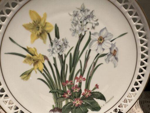 Bing And Grondahl Country Garden Calendar Plate - March - Daffodils / Jonquils