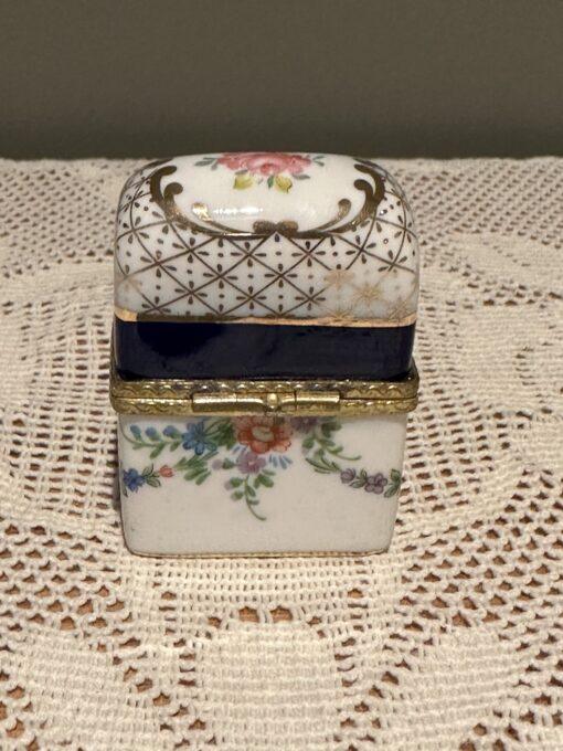 Past Times Miniature Casket / Trinket Box With Two Miniature Scent Bottles - Image 3