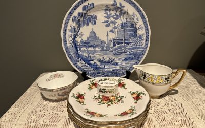 Sneak Peek For The Week – Spode Rome Display Plate, Royal Doulton Art Deco Creamer, Crown Staffordshire Christmas Trinket Box, Wedgwood Kutani Crane Sugar / Sauce / Relish Bowl, Royal Albert Old Country Roses Scalloped Serving Plate