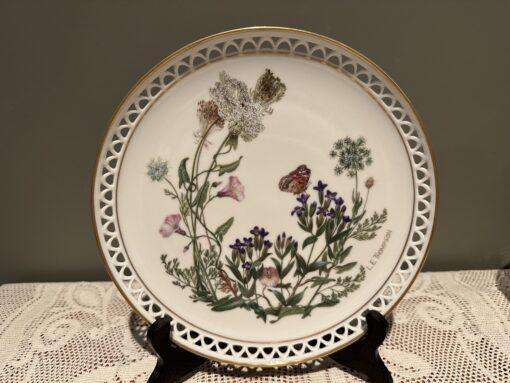 Bing And Grondahl Country Garden Calendar Plate - October - Queen Annes Lace / Gentians