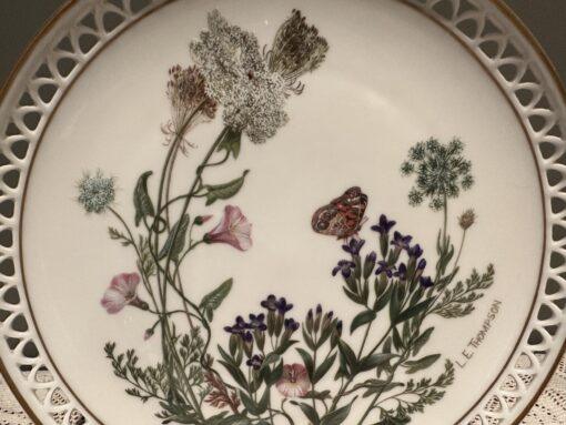 Bing And Grondahl Country Garden Calendar Plate - October - Queen Annes Lace / Gentians - Image 2