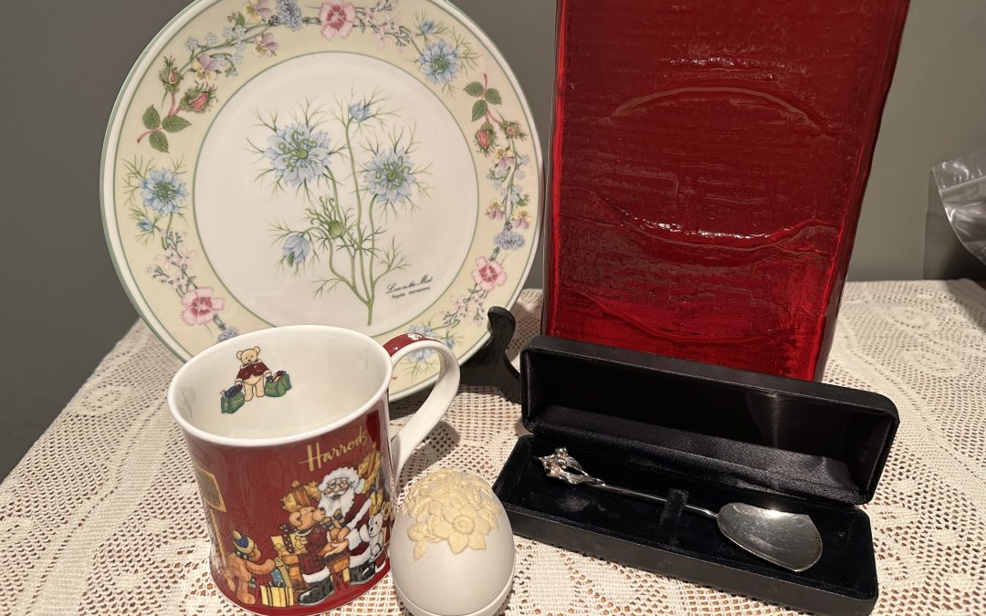 Sneak Peek For The Week – MCM Lindshammar Cadmium Glass Block Vase, Harrods Christmas Mug, Rare Wedgwood Jasper ware Egg Trinket Box, Aynsley Floral Plate, Wild Silver Harris And Son Gum Nut Jam Spoon