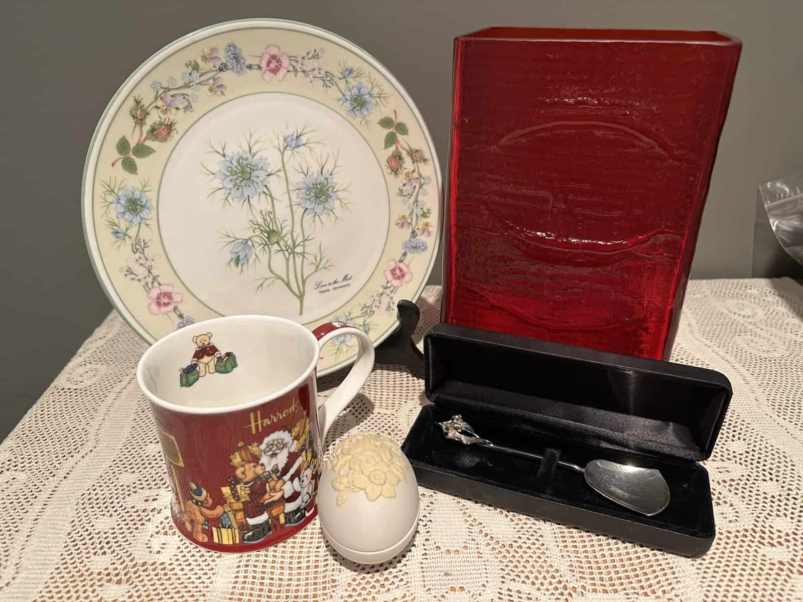 Sneak Peek For The Week – MCM Lindshammar Cadmium Glass Block Vase, Harrods Christmas Mug, Rare Wedgwood Jasper ware Egg Trinket Box, Aynsley Floral Plate, Wild Silver Harris And Son Gum Nut Jam Spoon