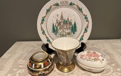 Sneak Peek For The Week – Spode Christmas Plate, Royal Crown Derby Imari Candle Holder, Royal Doulton Egg Shaped Canton Trinket Box, Stunning Hand Painted Gum Trees Posy Vase