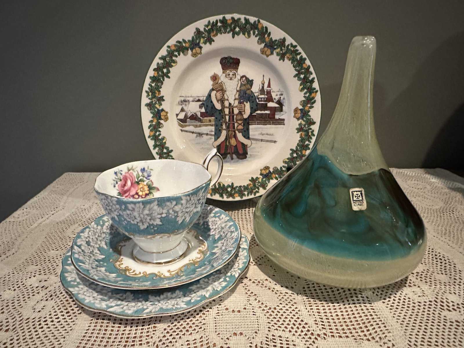 Sneak Peek For The Week – Mdina Hand Blown Glass Bud Vase, Spode Christmas Plate, Royal Albert Enchantment Trio