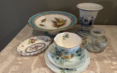 Sneak Peek For THe Week – Early John Walsh Australian Art Glass Posy Vase, Spode Trapnell Relish Dish, Gorgeous Royal Albert Aqua Daisy Trio, Large Delft Dutch Family Vase, Superb Antique hand Painted Footed Comport