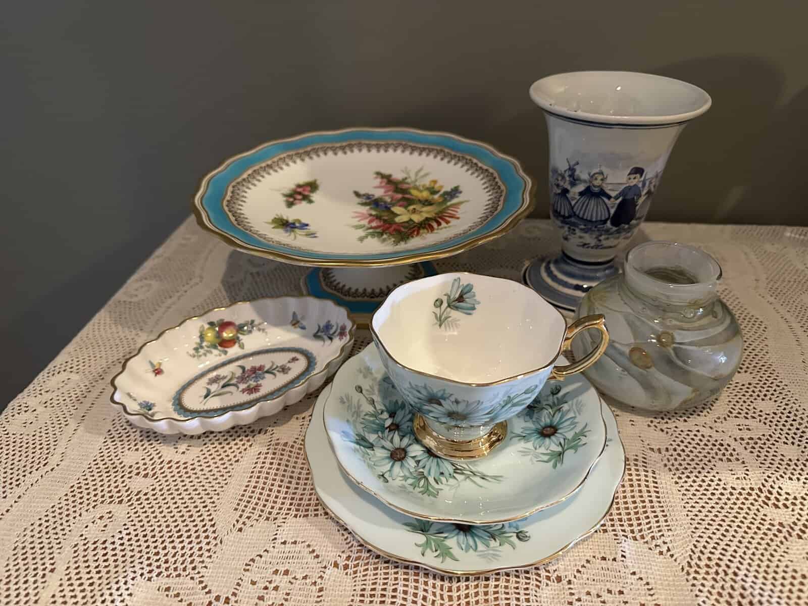 Sneak Peek For THe Week – Early John Walsh Australian Art Glass Posy Vase, Spode Trapnell Relish Dish, Gorgeous Royal Albert Aqua Daisy Trio, Large Delft Dutch Family Vase, Superb Antique hand Painted Footed Comport