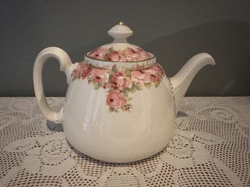 Vintage Royal Doulton Raby Roses 3 to 4 Cup Teapot - 1937 - Image 2