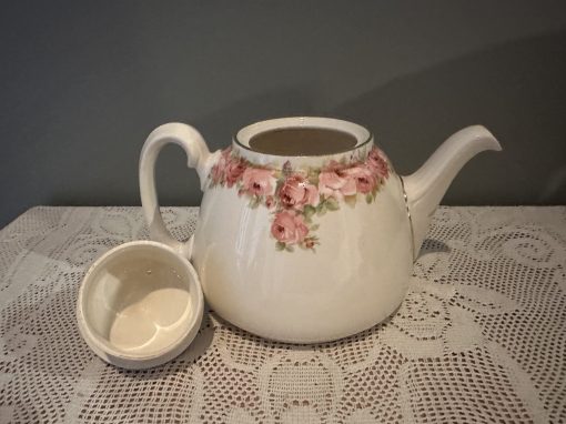 Vintage Royal Doulton Raby Roses 3 to 4 Cup Teapot - 1937 - Image 3