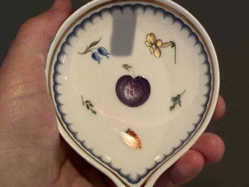 Richard Ginori Italian Fruits Trinket / Ring Holder With Ring Stand - Image 3