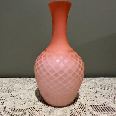 Stunning Antique Victorian Quilted Satin Glass Vase In Salmon Pink