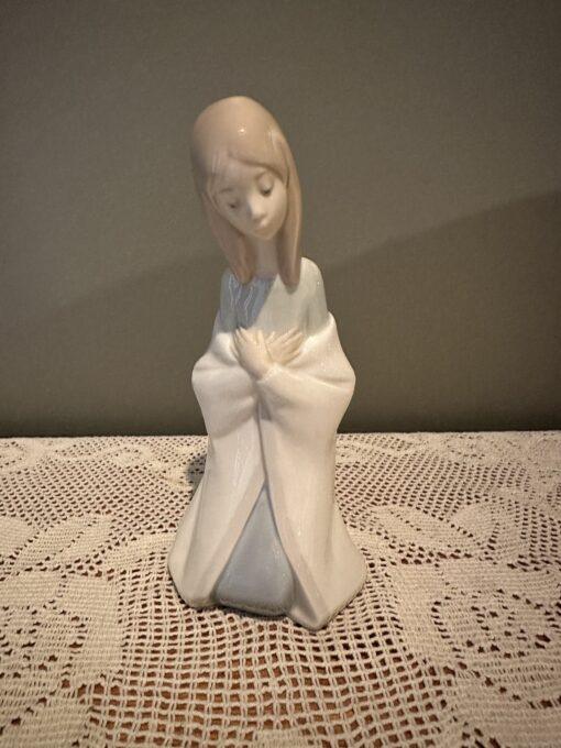 Lovely Lladro Bedtime Prayers Figurine