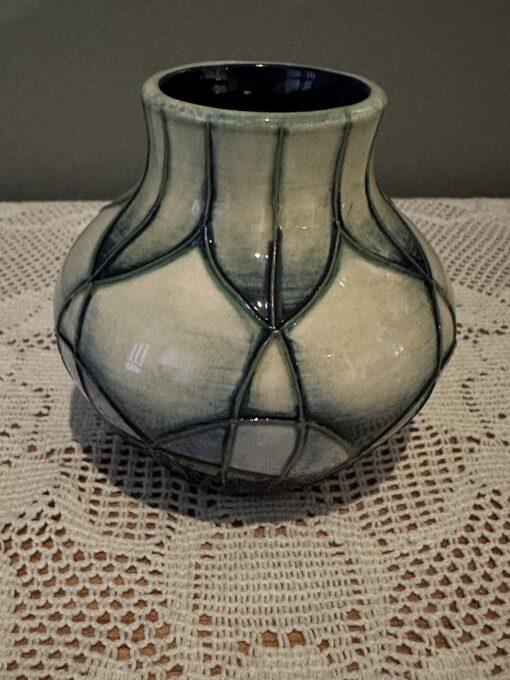 Moorcroft Emma Bossons Squat Posy Vase In Box - Indigo Pattern - Image 2