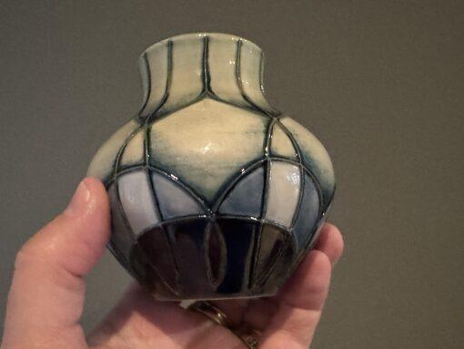 Moorcroft Emma Bossons Squat Posy Vase In Box - Indigo Pattern - Image 3