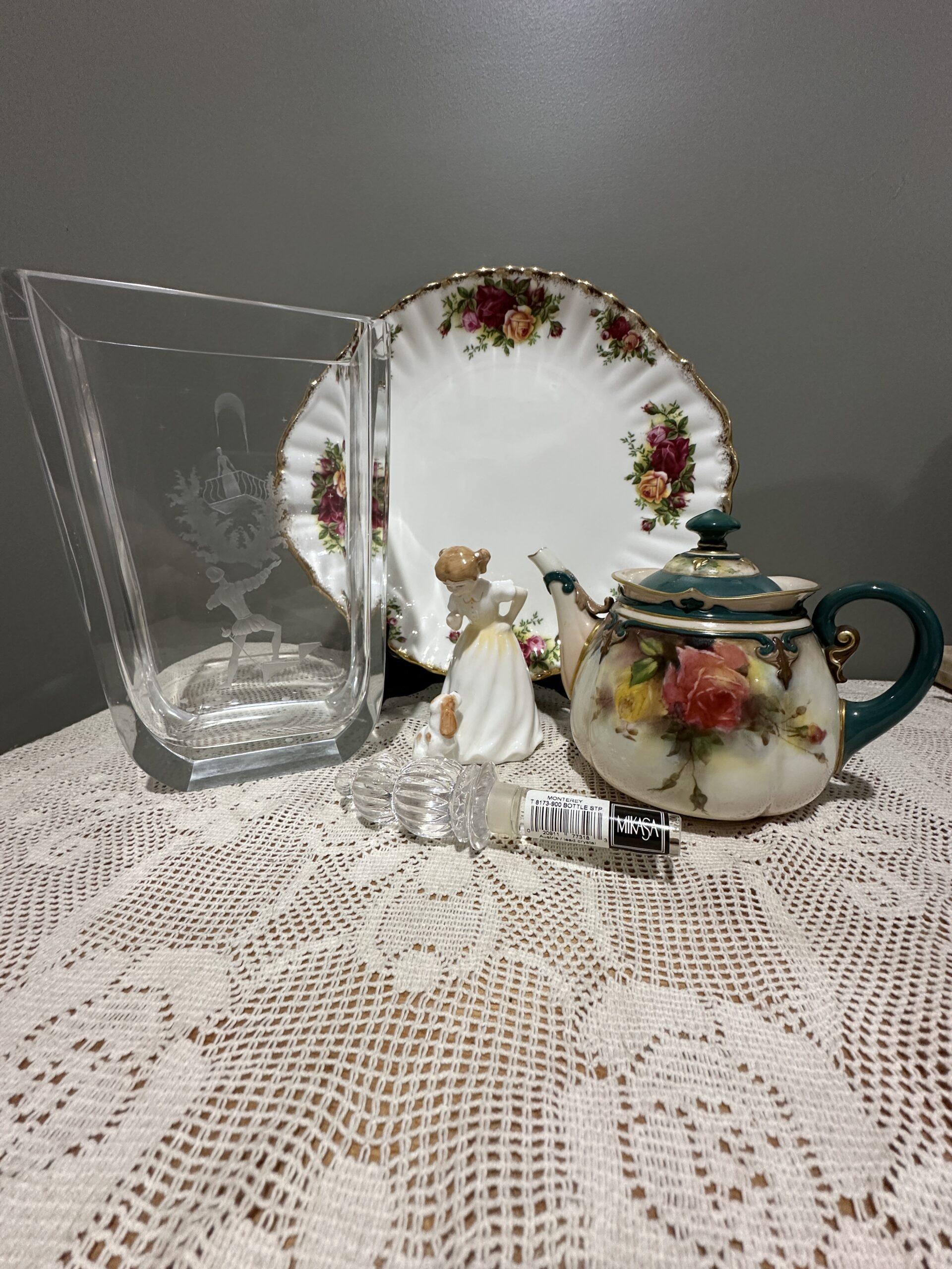 Sneak Peek For The Week – Royal Albert Old Country Roses Cake Plate, Orrefors Romeo And Juliet Vase, Royal Doulton ‘Sit’ Figurine, Royal Worcester Hadley Roses Small Teapot, Mikasa Monterey Bottle Stopper