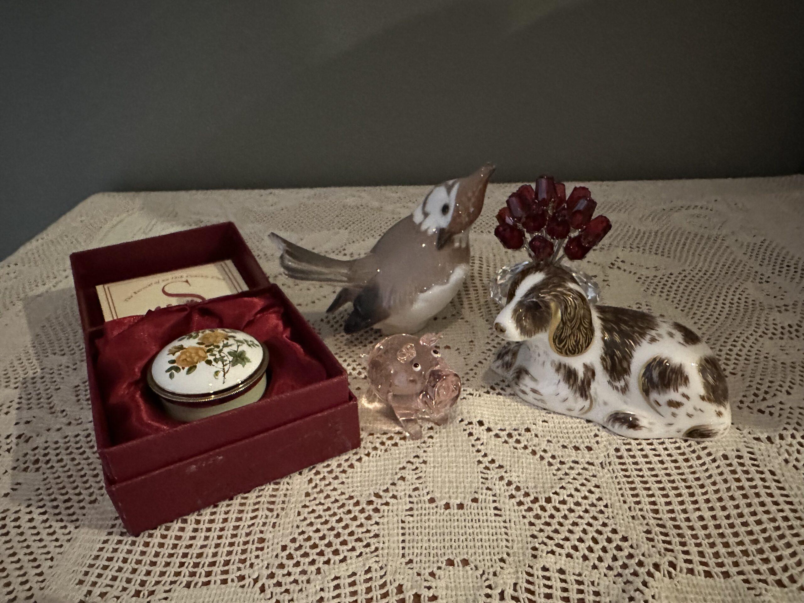 Sneak Peek For The Week – Swarovski Vase Of Red Roses Figurine, Staffordshire Enamels Pill Box For British Airways, Royal Crown Derby Scruff The Terrier Paperweight, Bing And Grondahl Crested Tit Figurine, Murano Glass Piggy Figurine With Label