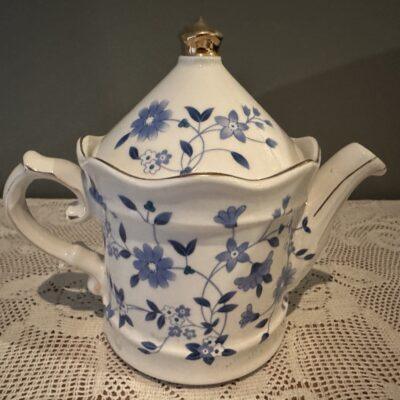 Sadler Windsor Series Small Blue Floral Teapot