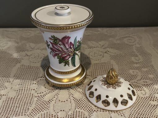 Spode Heavily Gilt Stafford Flowers Pot Pourri Jar With Cover And Pierced Lid In Original Box - Image 3