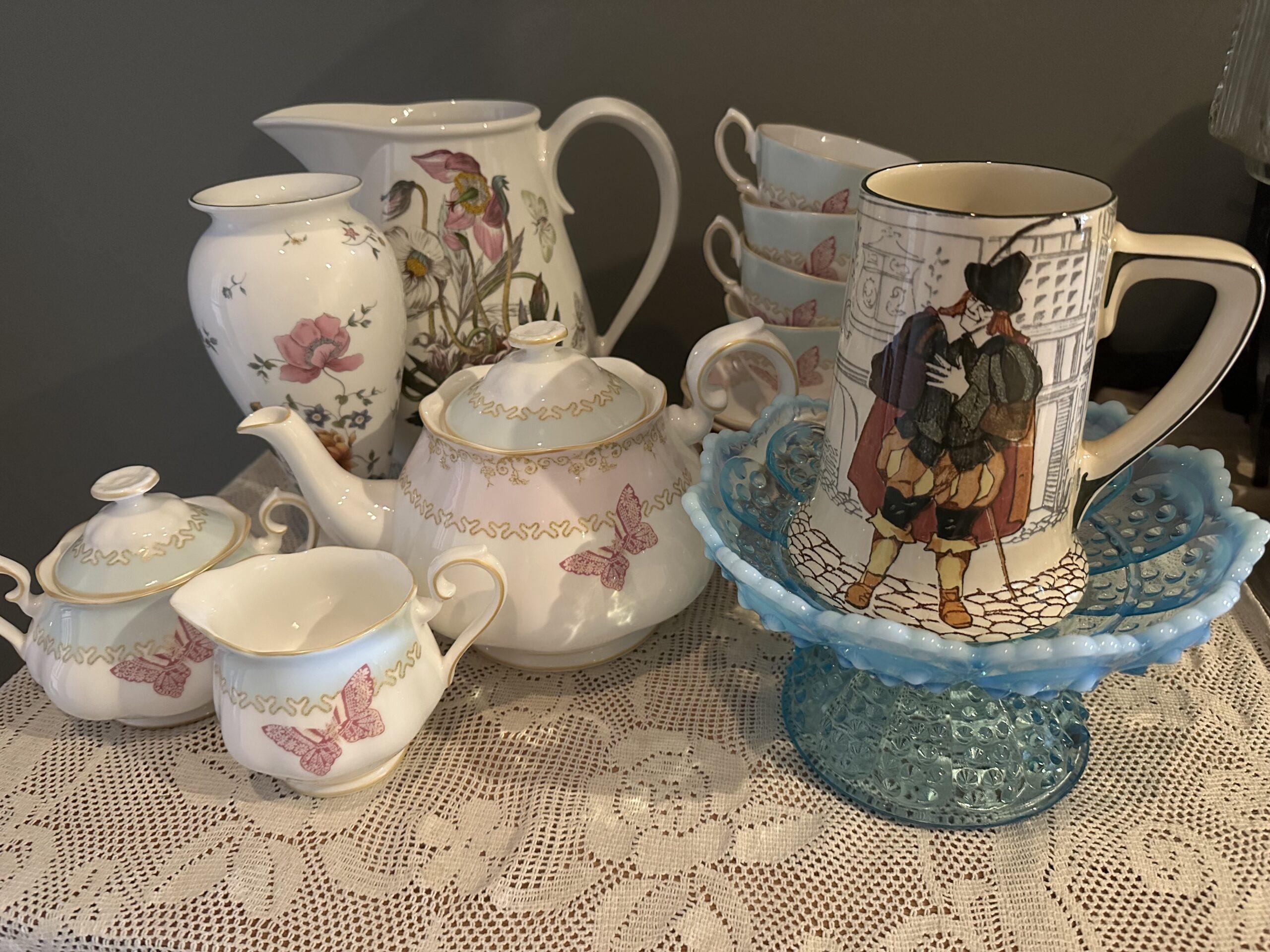 Sneak Peek For The Week – Wedgwood Rosemeade Vase, Portmeirion Huge Christmas Rose Pitcher, Rare Royal Doulton Sheakespearean Knights Tankard, Superb Fenton Blue Opalescent Candle Holder Centerpiece Bowl, Royal Albert Zandra Rhodes Butterfly Complete Tea Set In Box